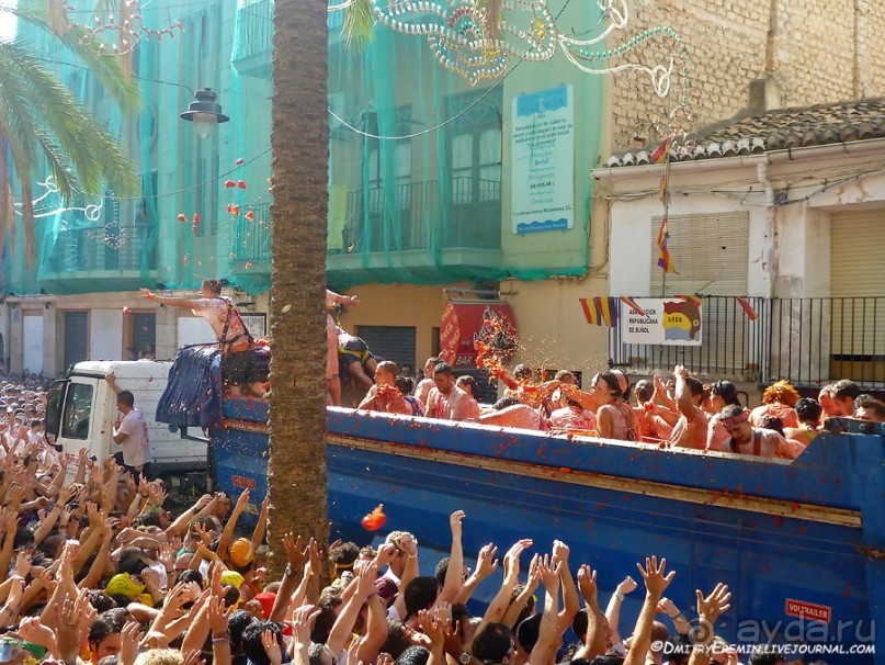 Море кетчупа… Томатина 2012 (Bunol, Spain)