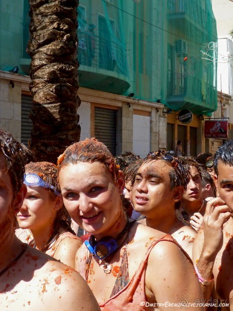 Море кетчупа… Томатина 2012 (Bunol, Spain)