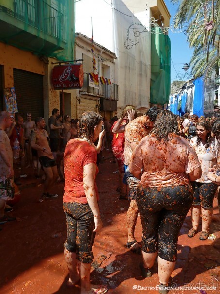 Море кетчупа… Томатина 2012 (Bunol, Spain)