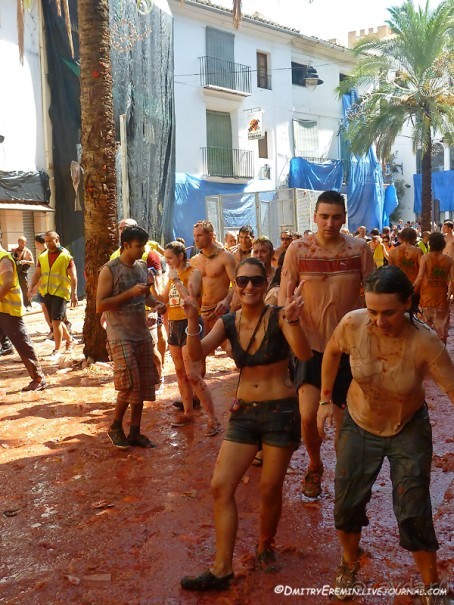 Море кетчупа… Томатина 2012 (Bunol, Spain)