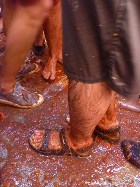 Море кетчупа… Томатина 2012 (Bunol, Spain)