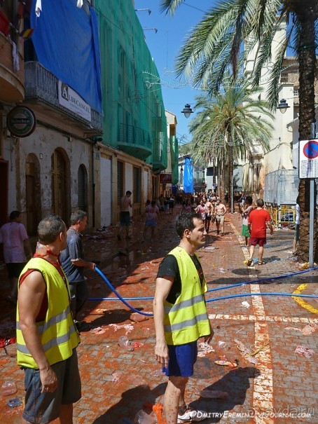 Море кетчупа… Томатина 2012 (Bunol, Spain)