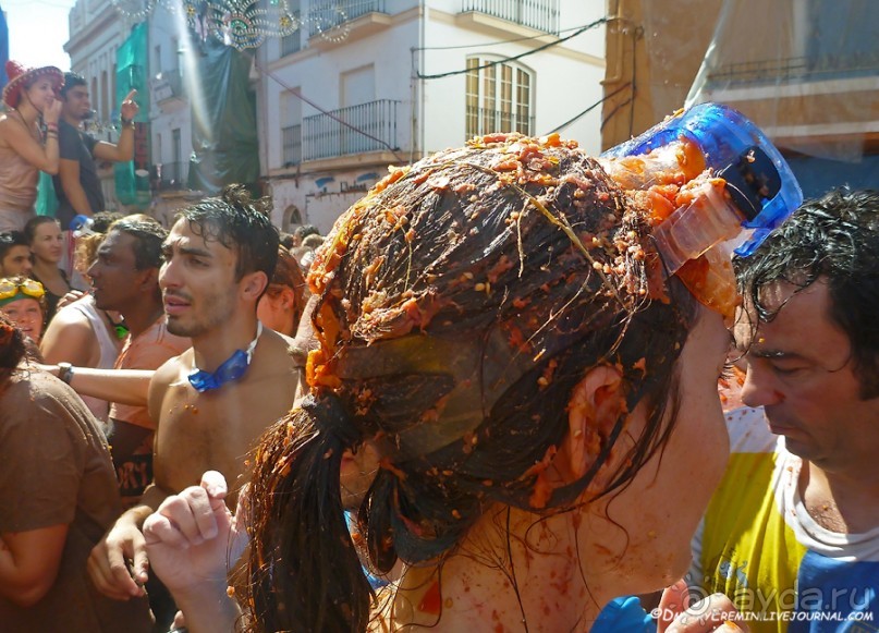 Море кетчупа… Томатина 2012 (Bunol, Spain)