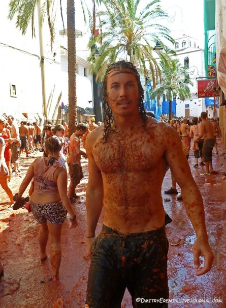 Море кетчупа… Томатина 2012 (Bunol, Spain)