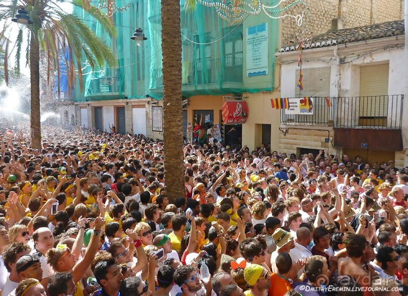 Море кетчупа… Томатина 2012 (Bunol, Spain)