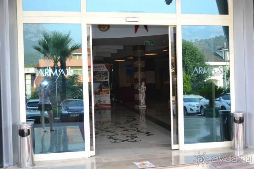 Если хотите полюбоваться грязным пляжем, то Вам в этот отель!