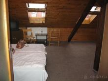 Наш номер под крышей(на троих)