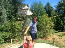 В жаркую погоду освежает "грибной" душ, надо только на кнопочку нажать...