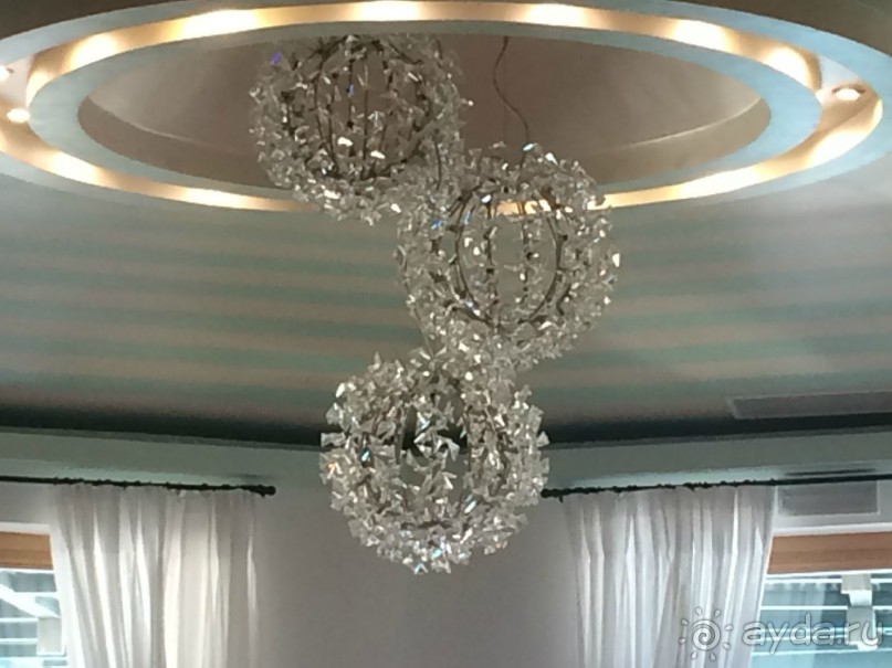люстра в ресторане )