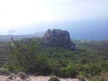 Замок Монолитос