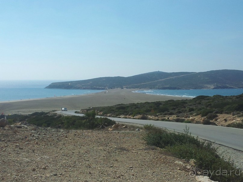 Справа - Эгейское море, слева - Средиземное