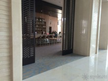 Сын в баре. Пьет... яблочный сок