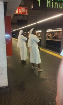 В Римском метро. Черное и белое