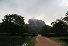 01.01.16 Утро 5-00! Еще раз заметьте – это утро после НГ
Поездка в Сигирию и подъем на Львиную гору. Когда мы подходили к Львиной горе, то никому и в голову не пришло, что нам придется подняться на самый верх.  Но под увлекательные рассказы Нувана подъем прошел легко и практически незаметно.
