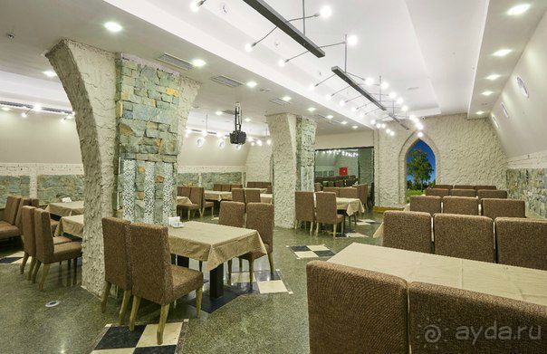 Удачное место для первого знакомства с грузинским мастерством кормить и принимать