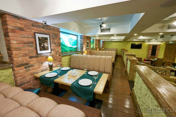 Удачное место для первого знакомства с грузинским мастерством кормить и принимать