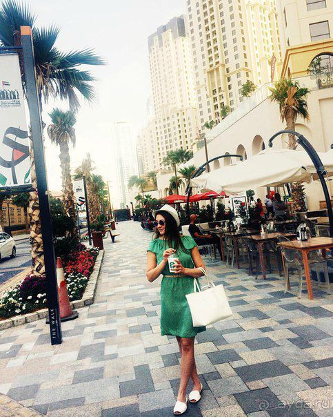 Достойный отель на берегу залива