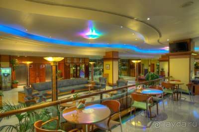 Достойный отель на берегу залива