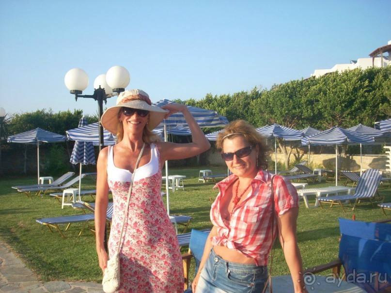 Крит. Две звезды на берегу моря.