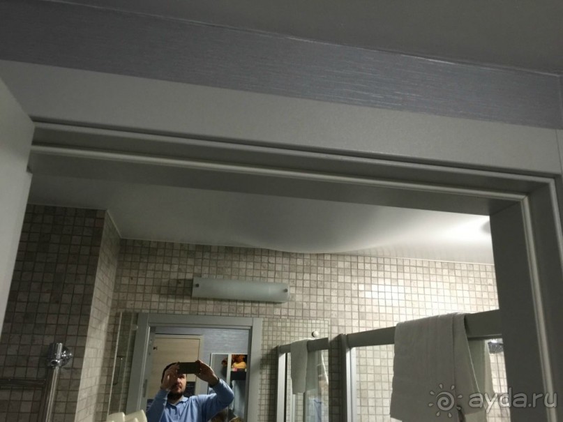 Обман с включенными услугами, wifi отсутствует, грязный бассейн с холодной "морской" водой, персонал