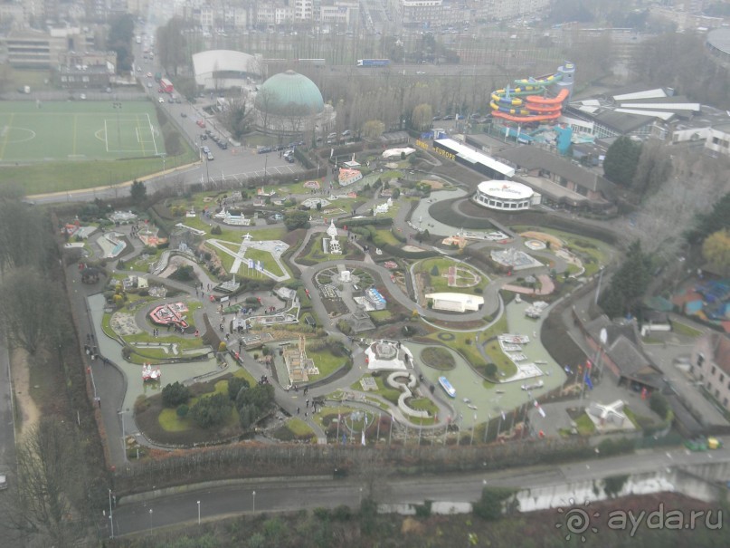 Атомиум. Панорамный вид сверху.