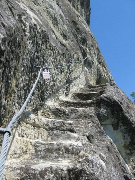 Хан-Крумский скальный монастырь