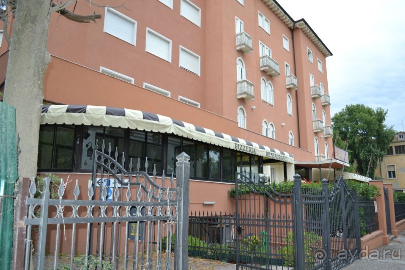 Небольшой уютный отель в тихом месте рядом с пляжем на Лидо