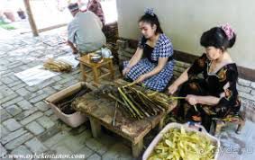 Производство шелковой бумаги по старинным технологиям.