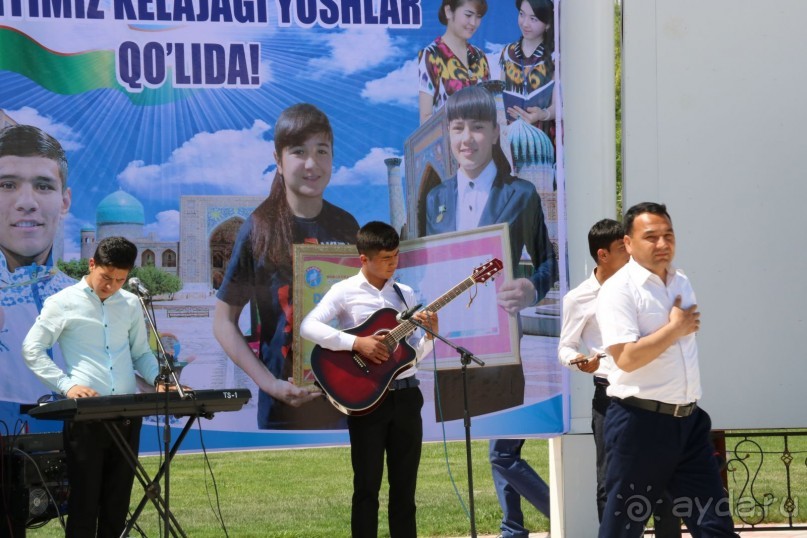 Народ встретил своего сына