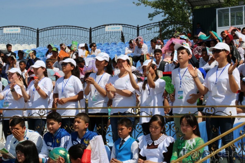 Народ встретил своего сына