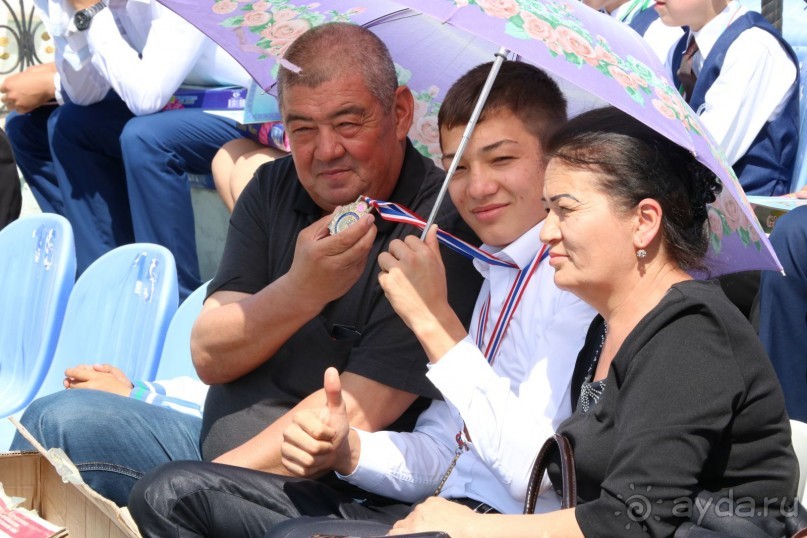 Народ встретил своего сына