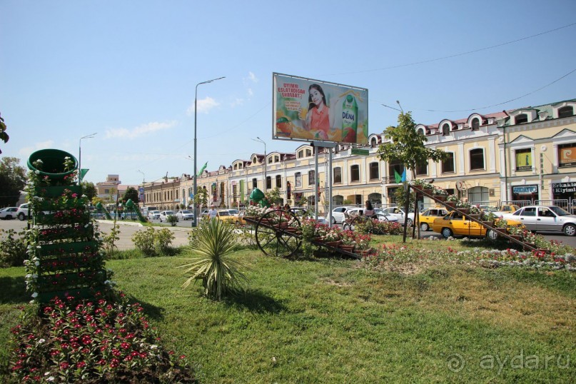 От 1,5 декоративных деревьев до 2 миллионов цветов  высадили в Самарканде к фестивалю  