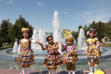 И ВНОВЬ ЗАЖУРЧАЛИ ФОНТАНЫ