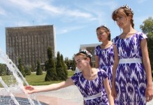 И ВНОВЬ ЗАЖУРЧАЛИ ФОНТАНЫ