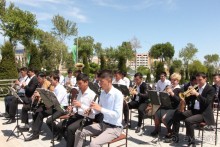 И ВНОВЬ ЗАЖУРЧАЛИ ФОНТАНЫ