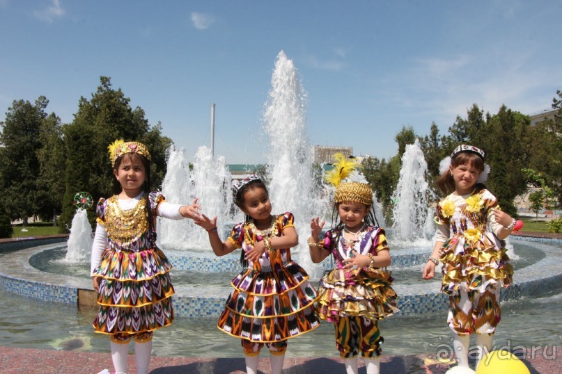 И ВНОВЬ ЗАЖУРЧАЛИ ФОНТАНЫ