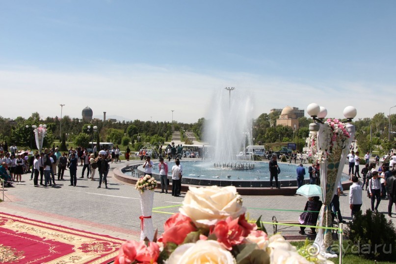 И ВНОВЬ ЗАЖУРЧАЛИ ФОНТАНЫ