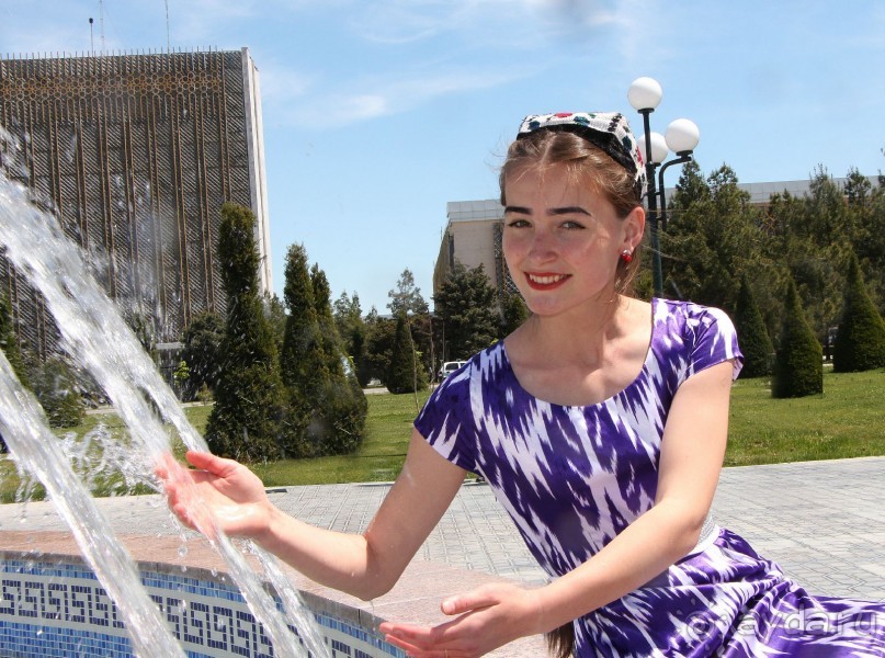 И ВНОВЬ ЗАЖУРЧАЛИ ФОНТАНЫ