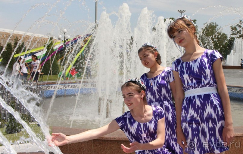 И ВНОВЬ ЗАЖУРЧАЛИ ФОНТАНЫ