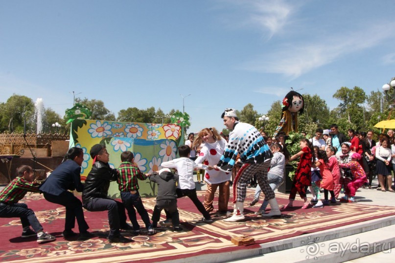 И ВНОВЬ ЗАЖУРЧАЛИ ФОНТАНЫ