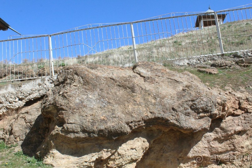 Культовый памятник «Ходжа Мазгил Ота»