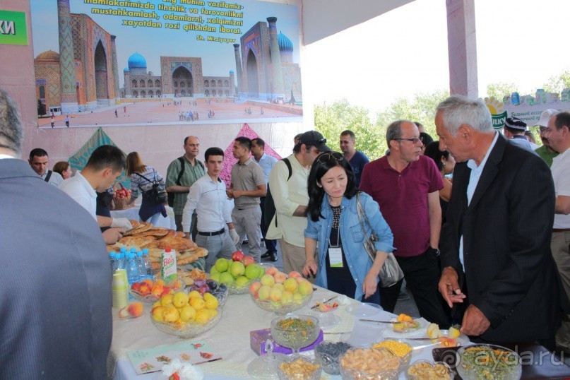 Участники международного симпозиума в Самарканде
