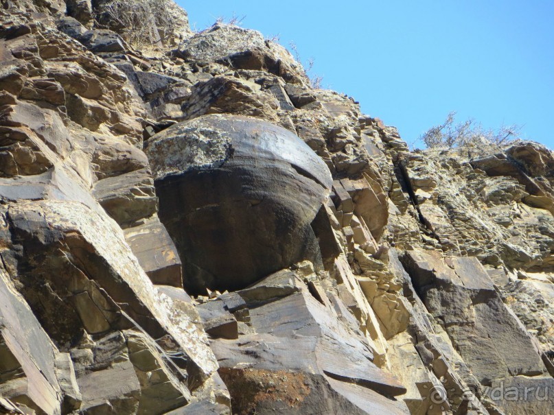 Космические послания в долине реки Сангзар