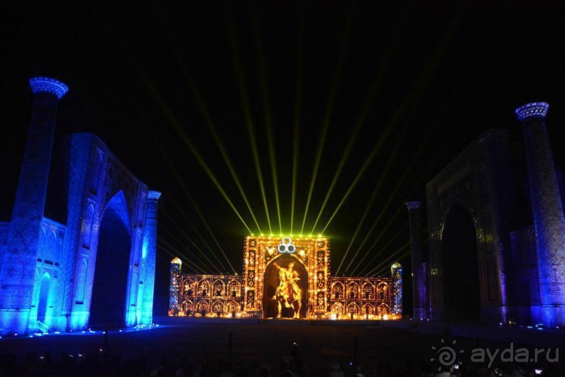 СВЕТОВОЕ 3D-ШОУ ПРОШЛО НА ПЛОЩАДИ РЕГИСТАН САМАРКАНДА