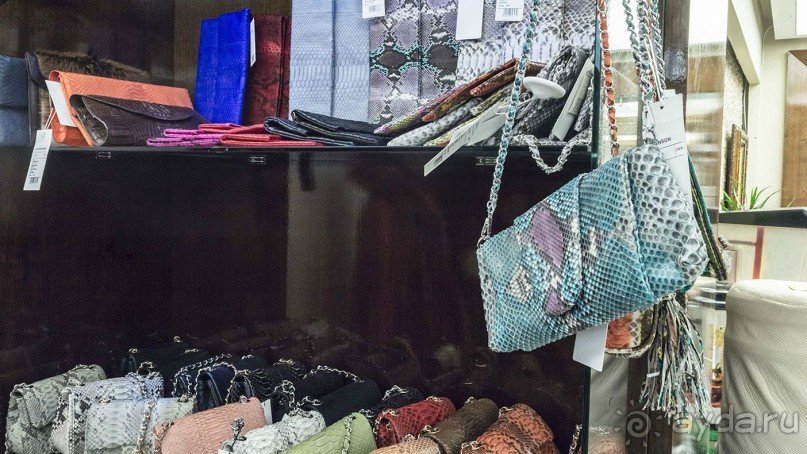 Фабрика LEVINSON, изделия из кожи и меха в Стамбуле