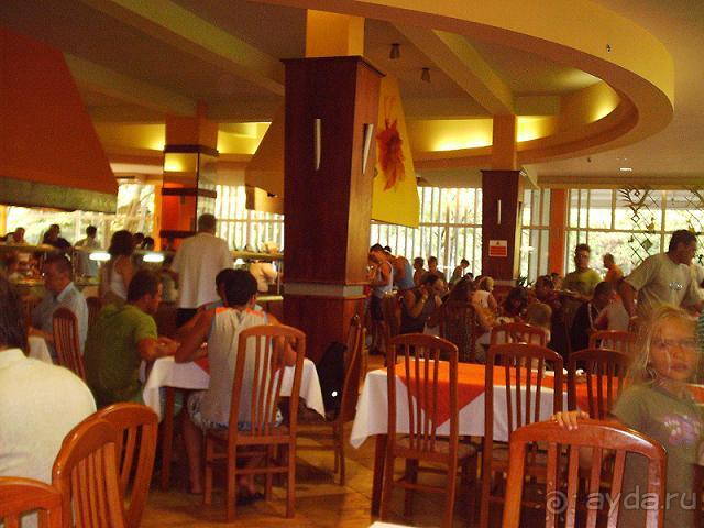Албена-Лора**- Столовая одна из 3-х большая