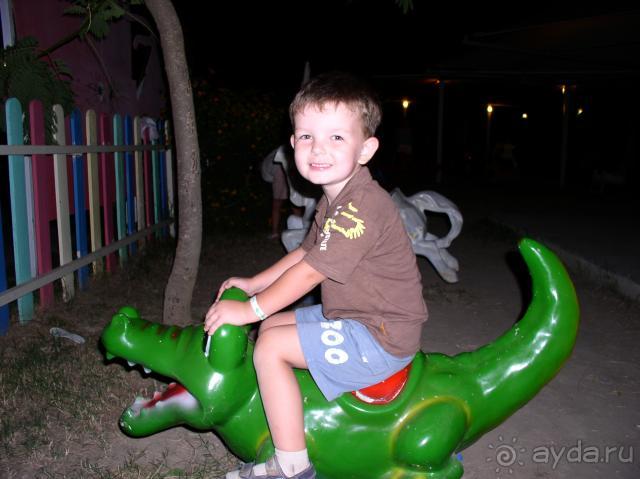 На детской площадке