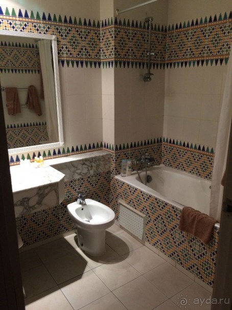 Отель хороший, но требует реставрации.