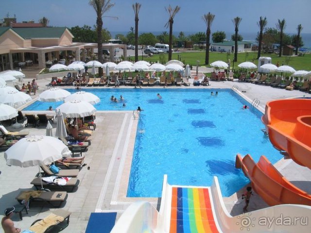 Бассейн. Вид с горки