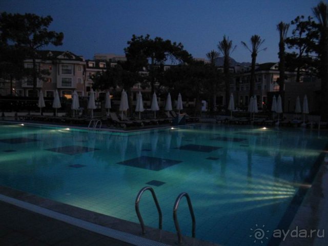 Бассейн ночью